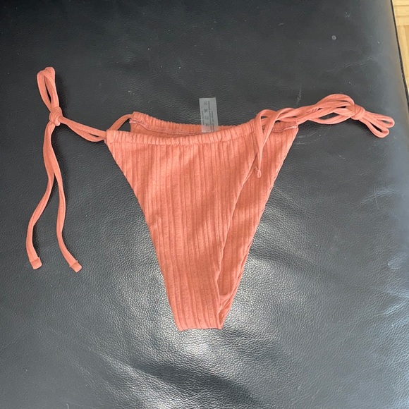 Bathing suit bottoms - Picture 1 of 1